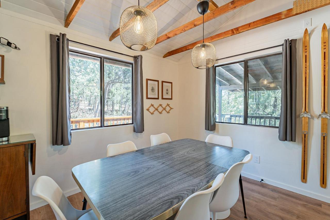 The Pine House - Cozy Mid-Century Modern, Pet-Friendly Villa Exterior foto