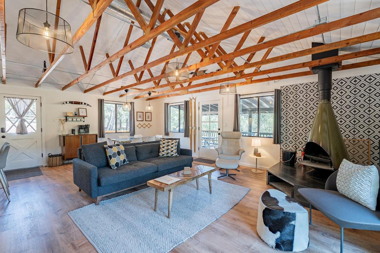 The Pine House - Cozy Mid-Century Modern, Pet-Friendly Villa Exterior foto
