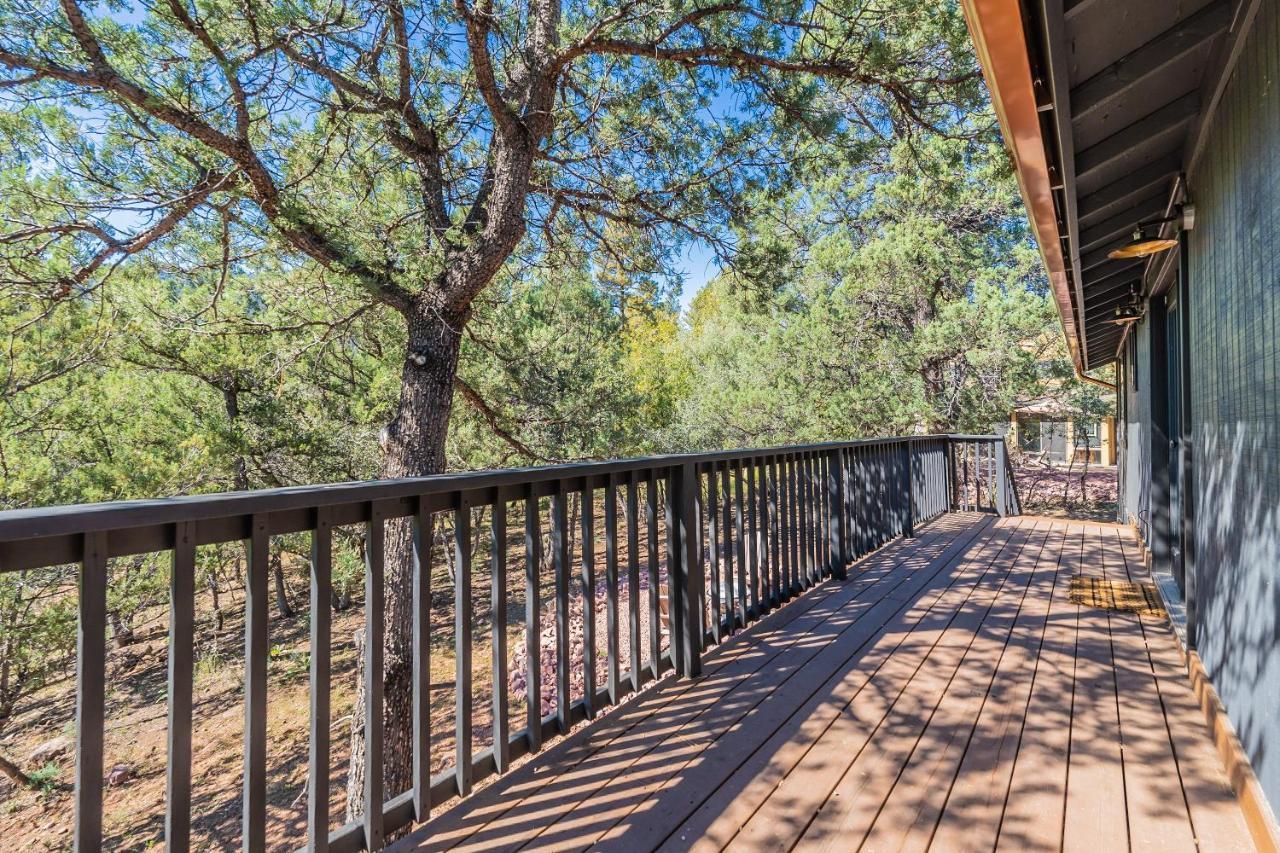 The Pine House - Cozy Mid-Century Modern, Pet-Friendly Villa Exterior foto
