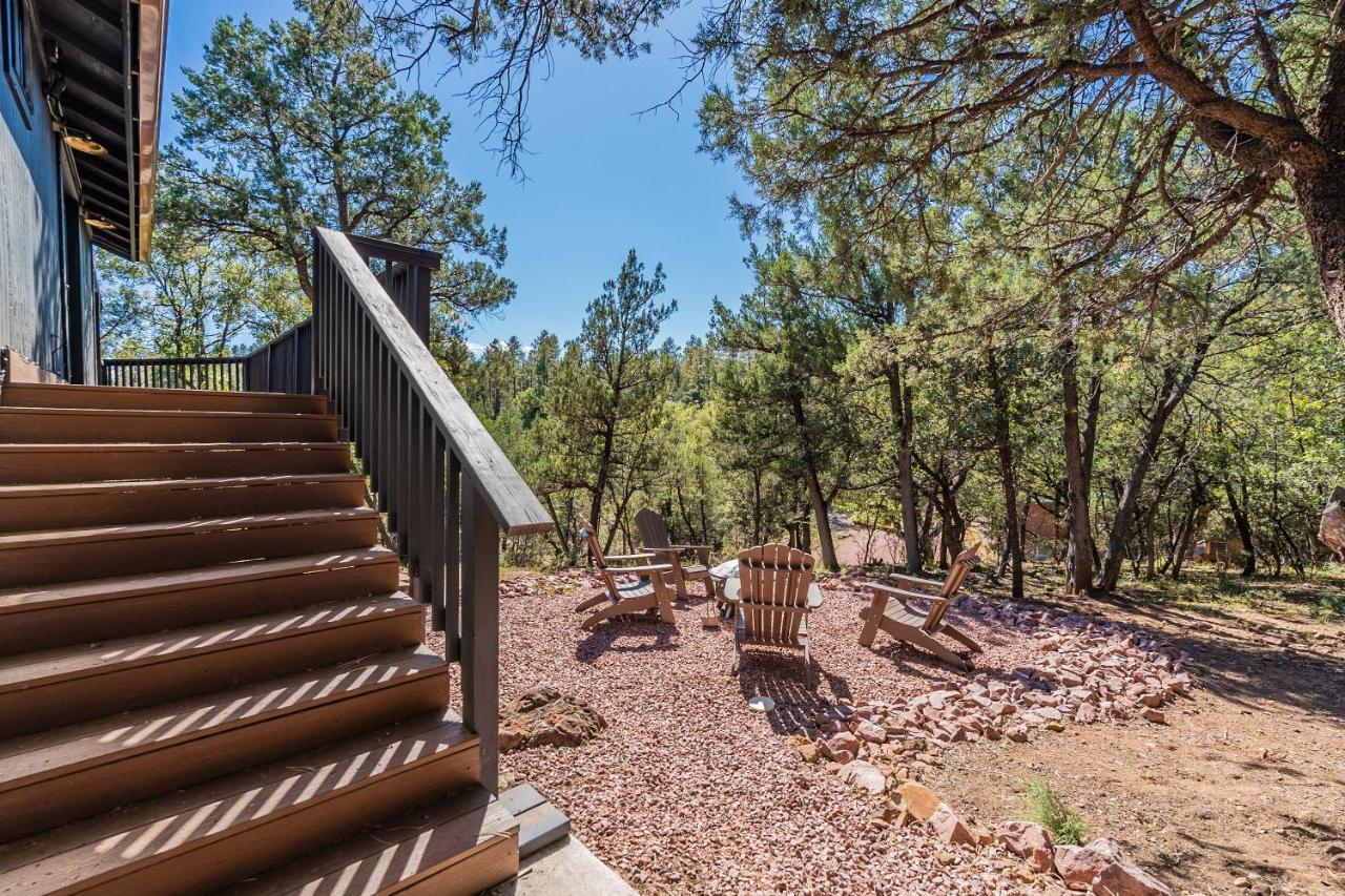 The Pine House - Cozy Mid-Century Modern, Pet-Friendly Villa Exterior foto